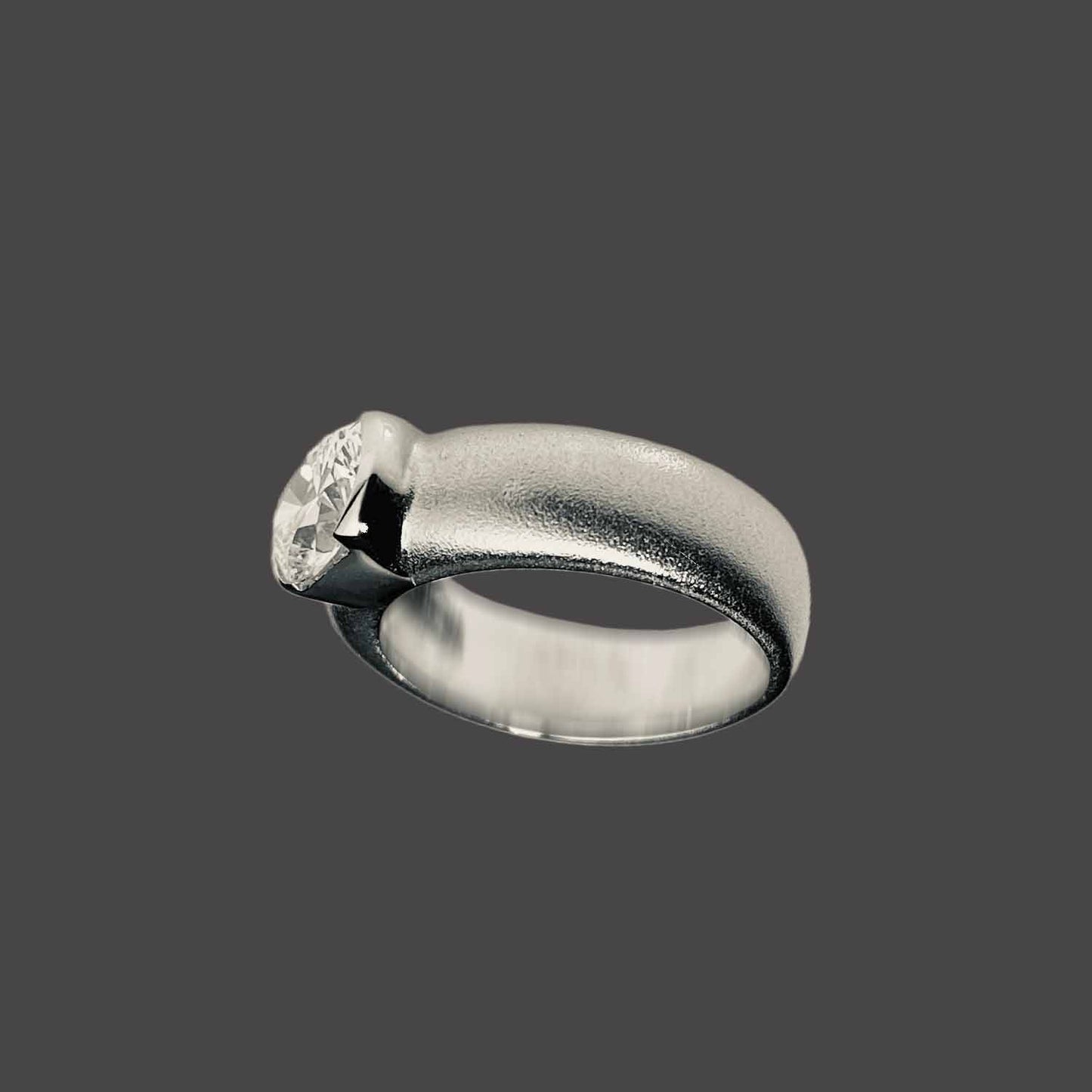 Oval cubic ring