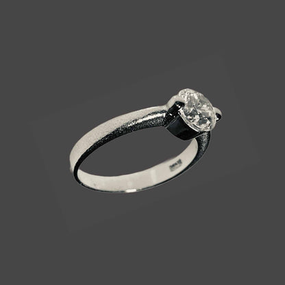 Solitaire ring with crystal
