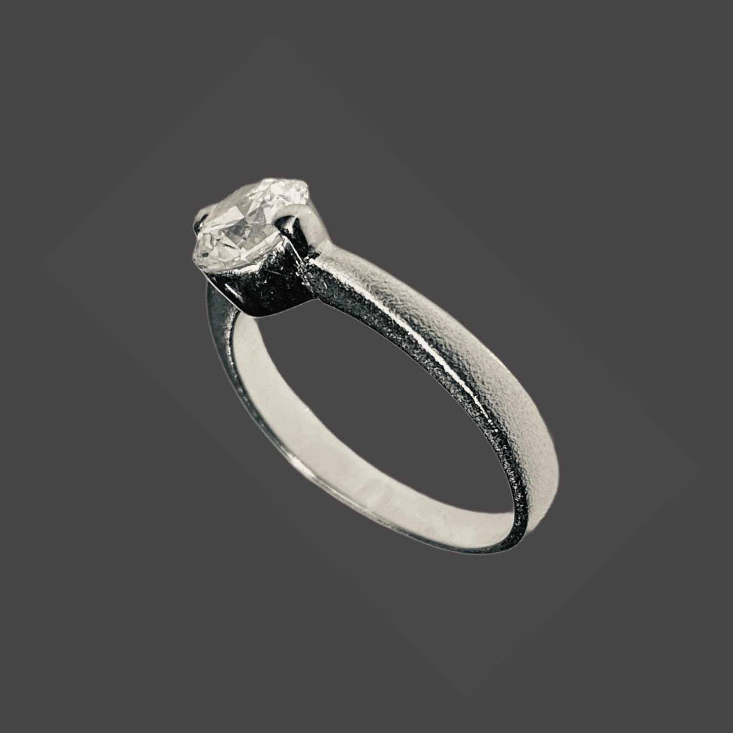 Solitaire ring with crystal