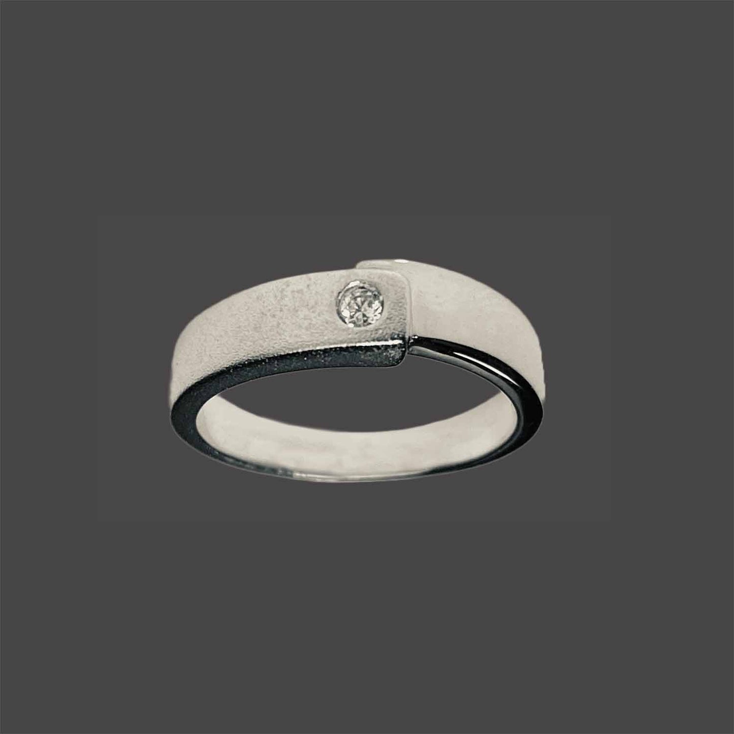 Modern ring band with crystal