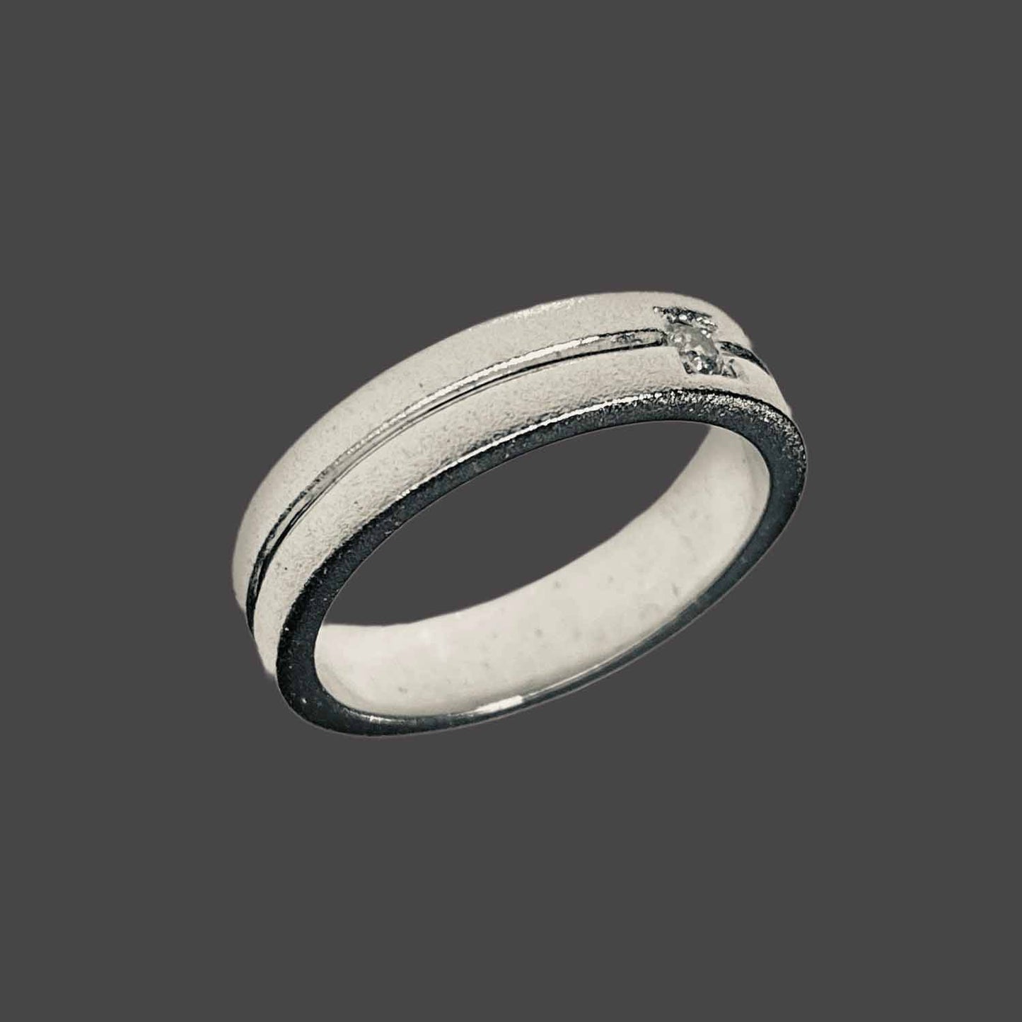 Brushed band with cubic