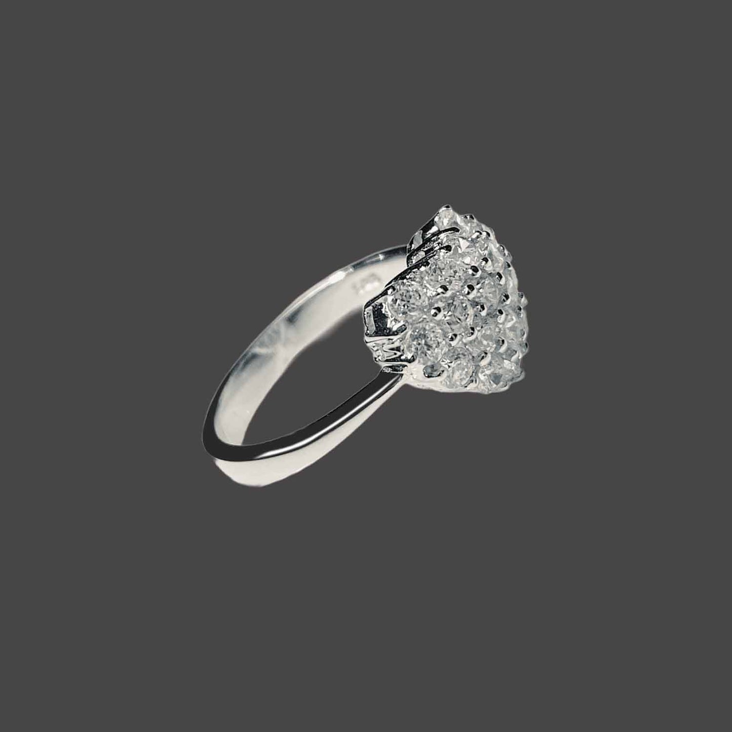 Heart ring with cubic