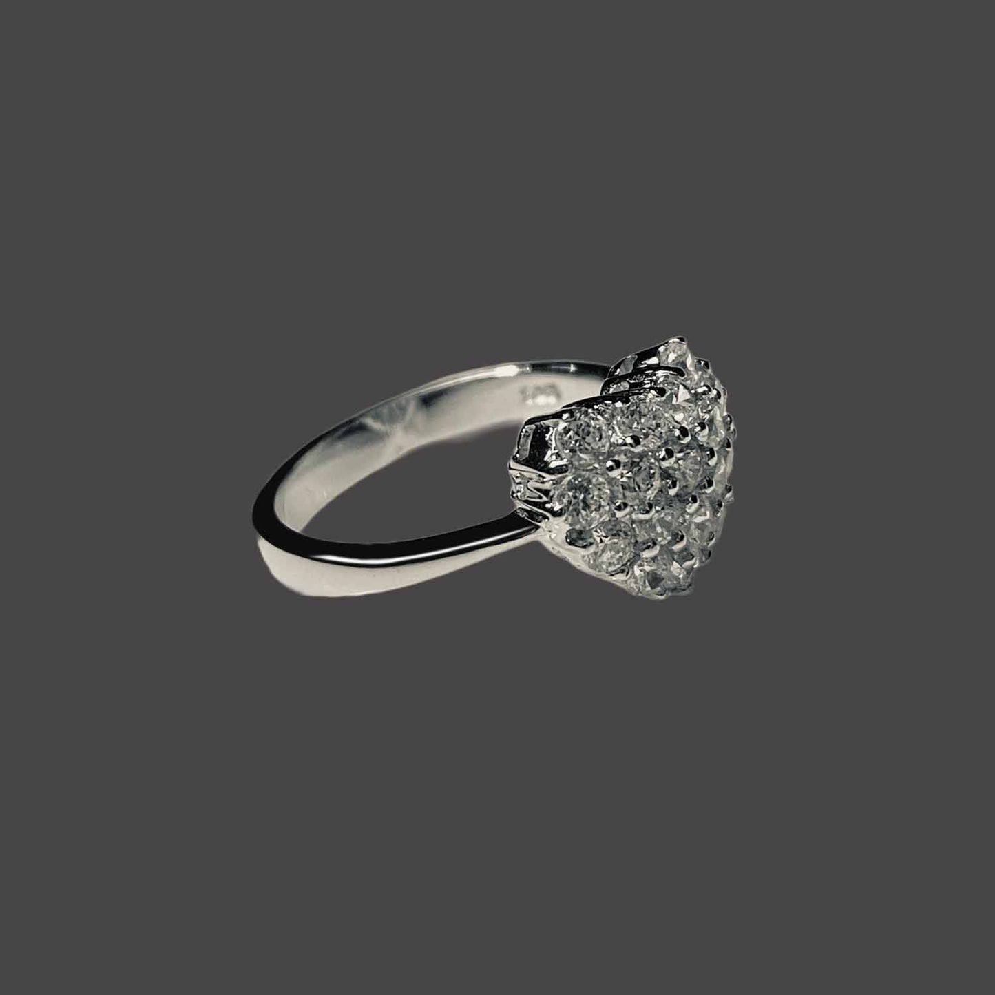 Heart ring with cubic