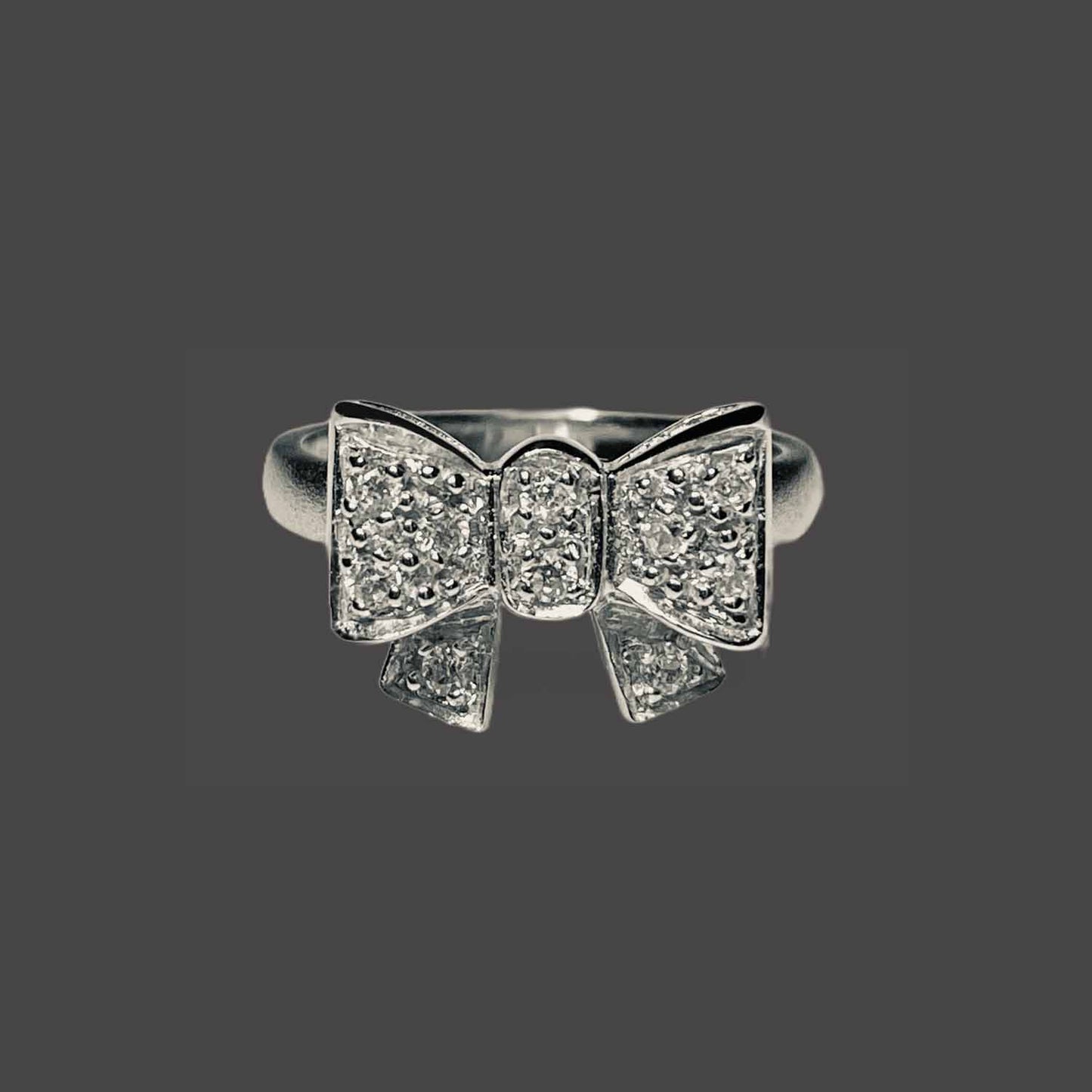 Bow ring with crystals