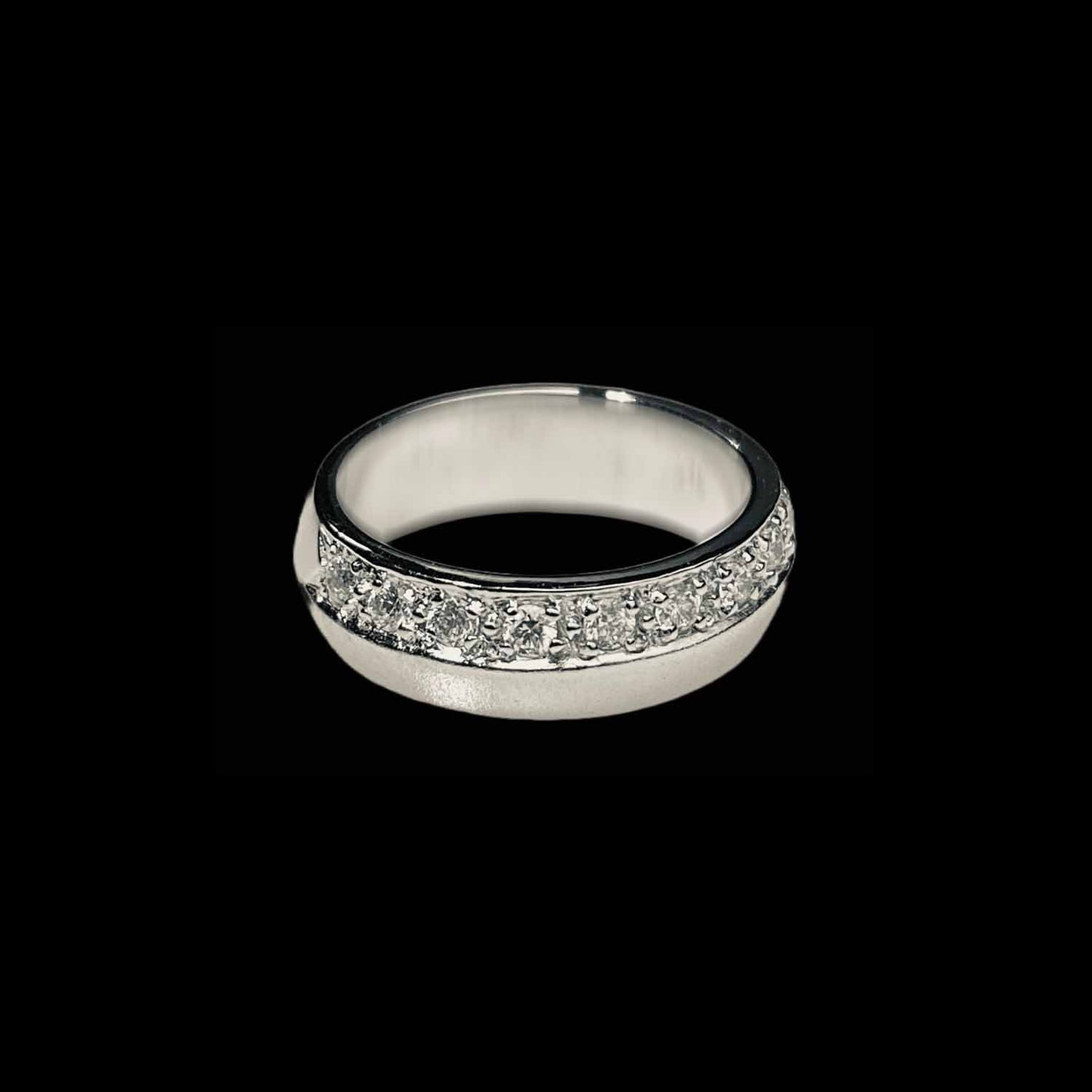 Modern ring band with crystals
