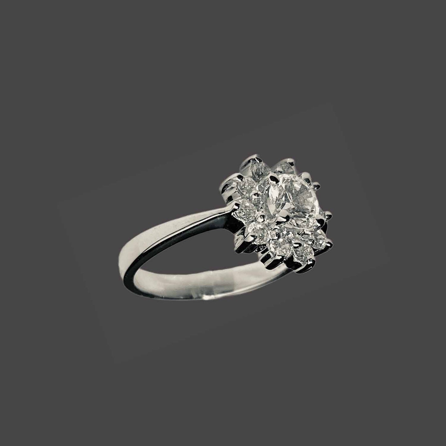Flower ring with crystals