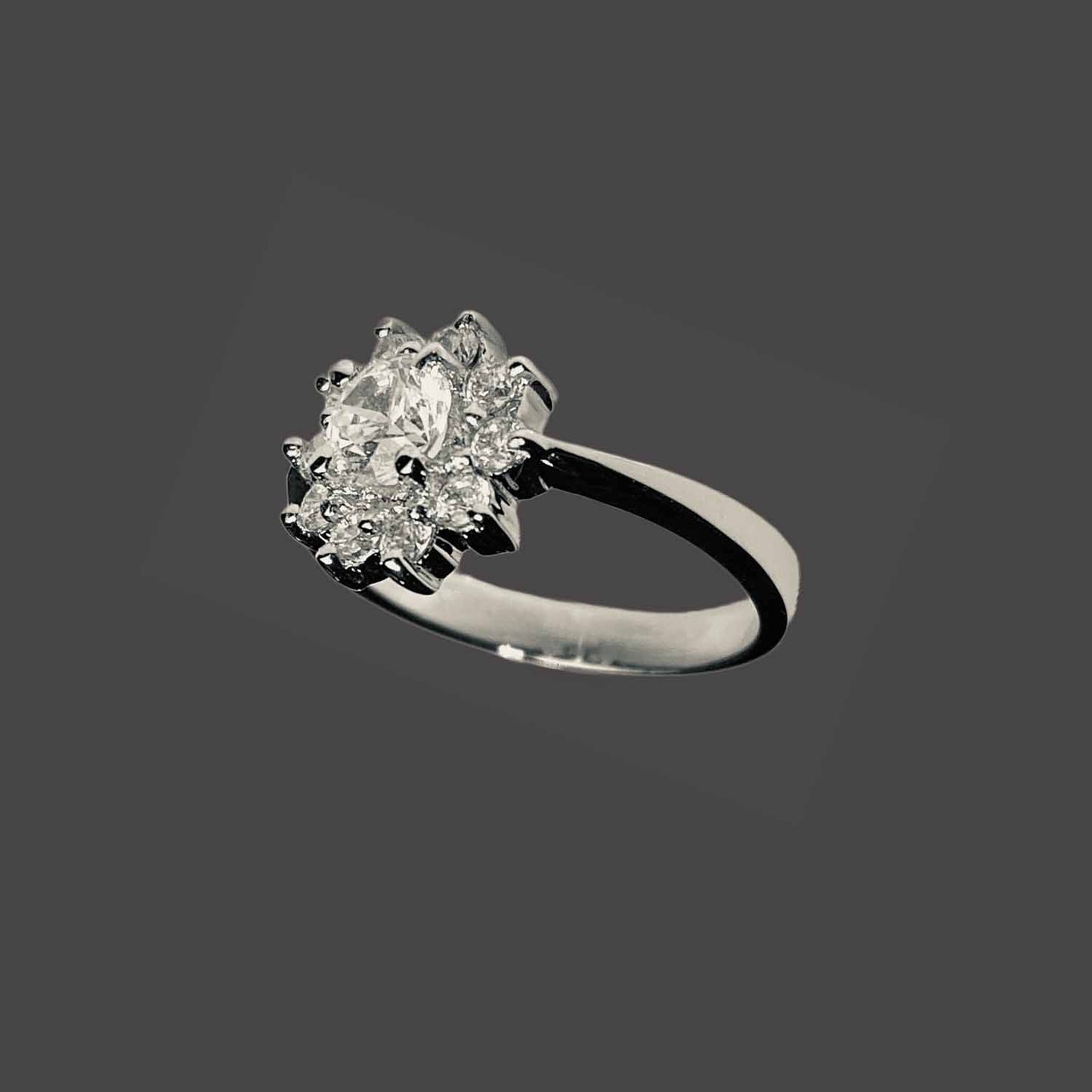 Flower ring with crystals